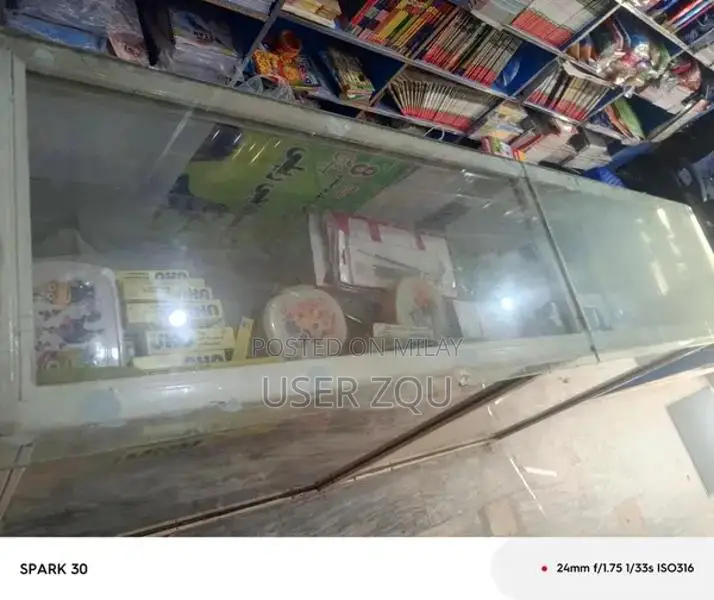 Single Shelf Metal Furniture with Mirrored Surface