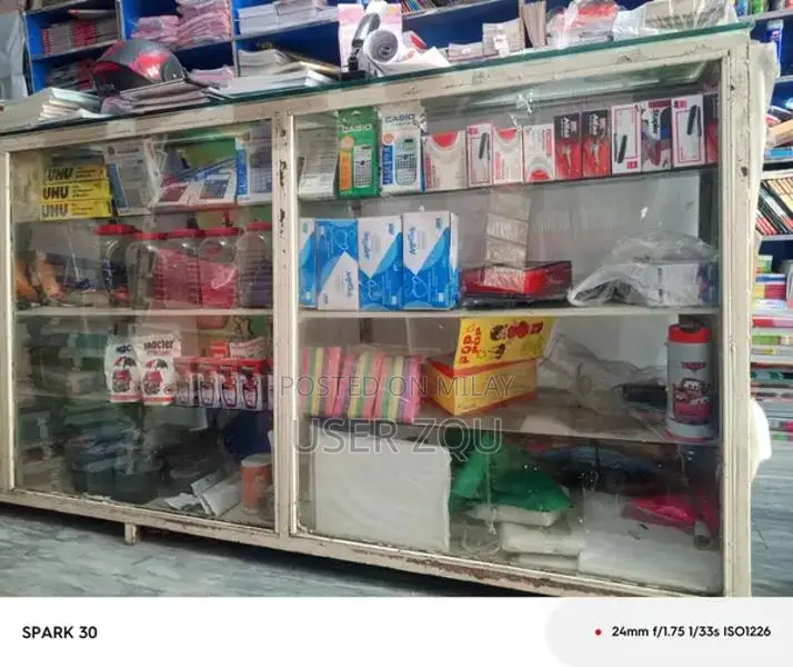 Single Shelf Metal Furniture with Mirrored Surface