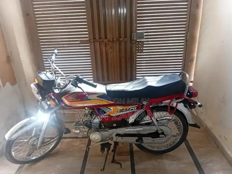 Honda CD 70 Motorcycle - Classic Commuter Bike