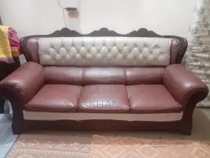 Photo - 5-Seater Leather Sofa in Good Condition