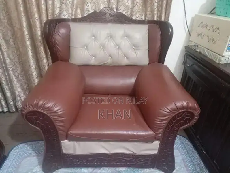 5-Seater Leather Sofa in Good Condition