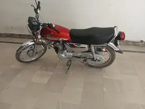 Photo - Honda CG 125 Motorcycle 2024 Model Lightweight Commuter