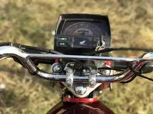 Photo - Honda CD-70 Motorcycle 2022 Red Edition