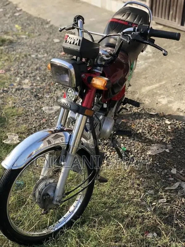 Honda CD-70 Motorcycle 2022 Red Edition