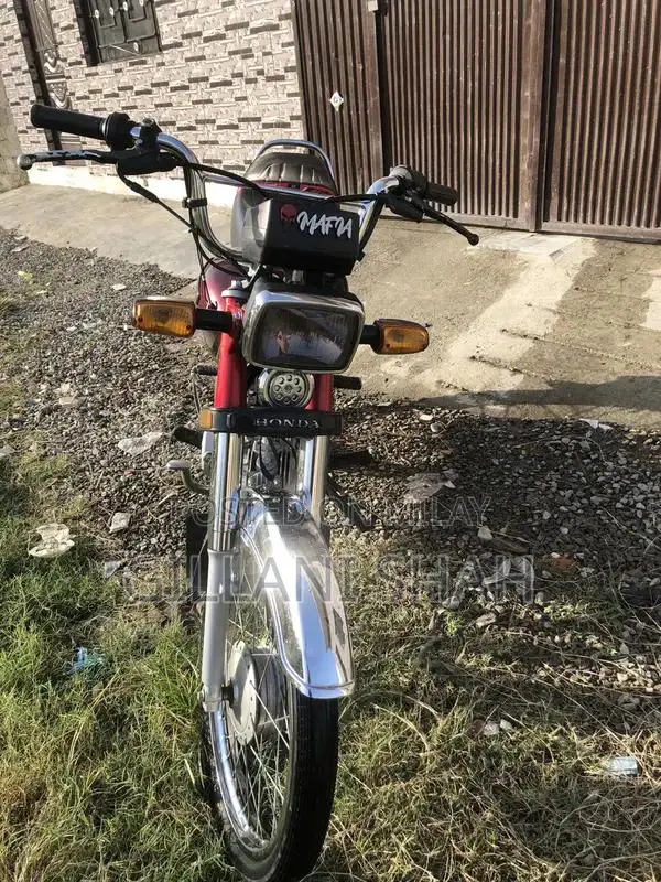 Honda CD-70 Motorcycle 2022 Red Edition