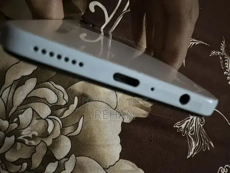 Mid-Range Smartphone with Modern Camera and Performance