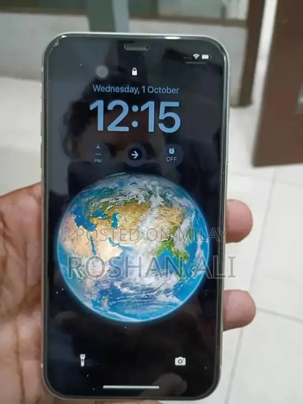 Apple iPhone 11 Unlocked Smartphone White 128GB