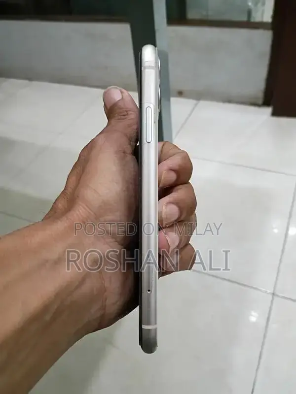 Apple iPhone 11 Unlocked Smartphone White 128GB