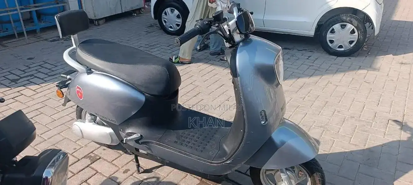 Metro M6 Electric Scooter - Long Range Urban Commuter