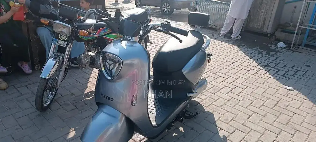 Metro M6 Electric Scooter - Long Range Urban Commuter