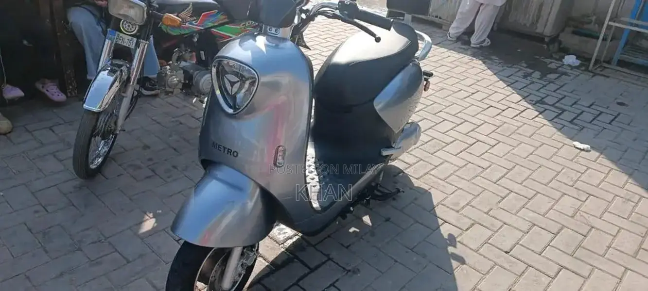 Metro M6 Electric Scooter - Long Range Urban Commuter
