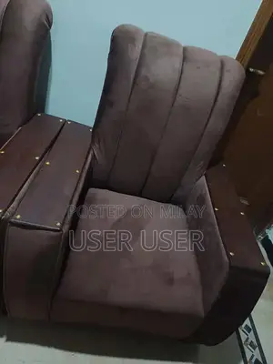 Photo - Modern 5-Seater Living Room Sofa in Near-New Condition