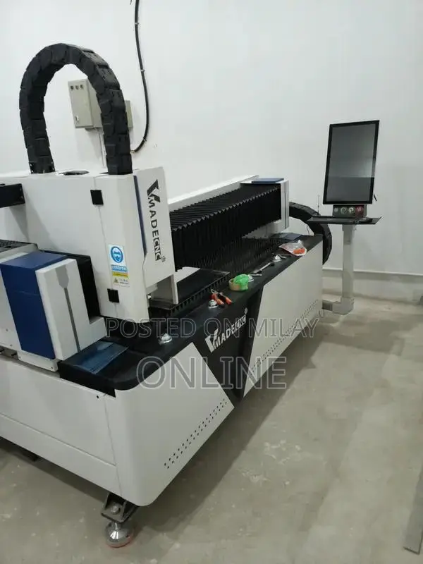 3000W CNC Fiber Laser Metal Cutting Machine Industrial Grade