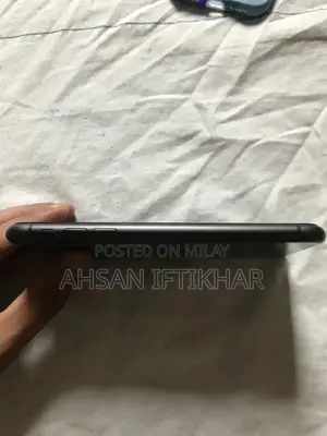 Apple Smartphone 64GB Black Edition - Nearly Pristine Condition