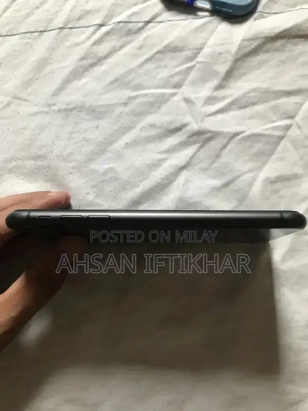 Apple Smartphone 64GB Black Edition - Nearly Pristine Condition