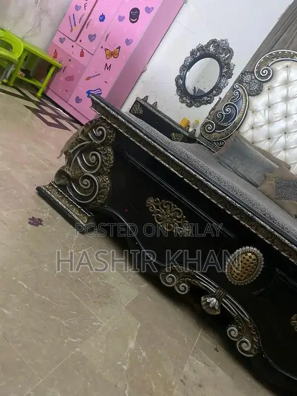 Wooden Bedroom Set with King Size Bed and 4-Door Cupboard