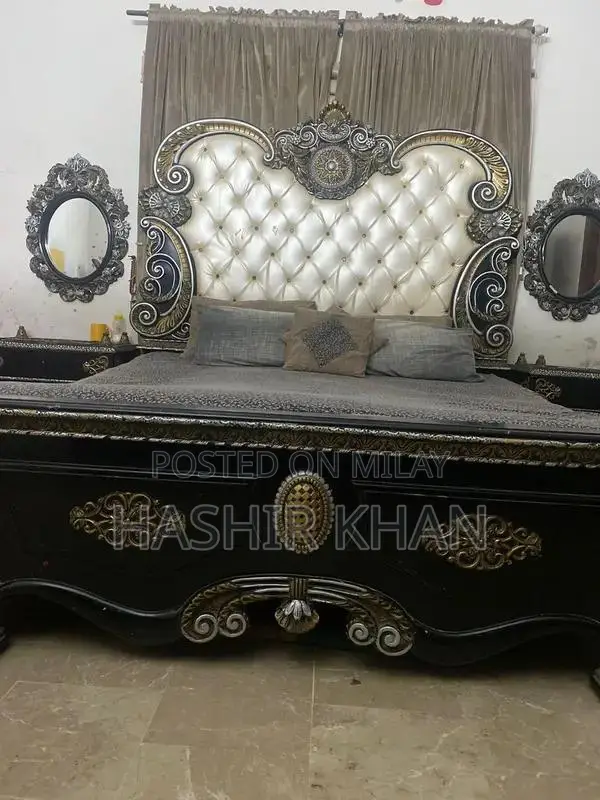 Wooden Bedroom Set with King Size Bed and 4-Door Cupboard