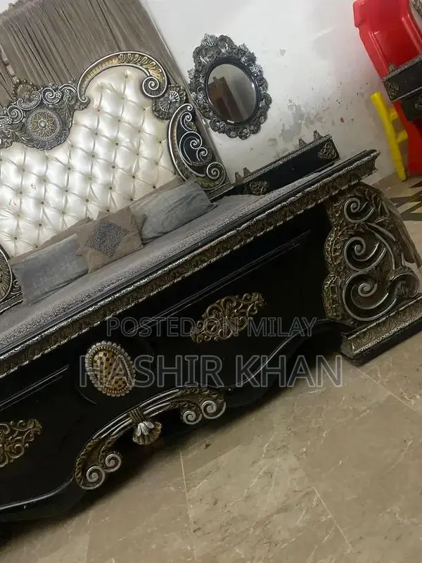 Wooden Bedroom Set with King Size Bed and 4-Door Cupboard