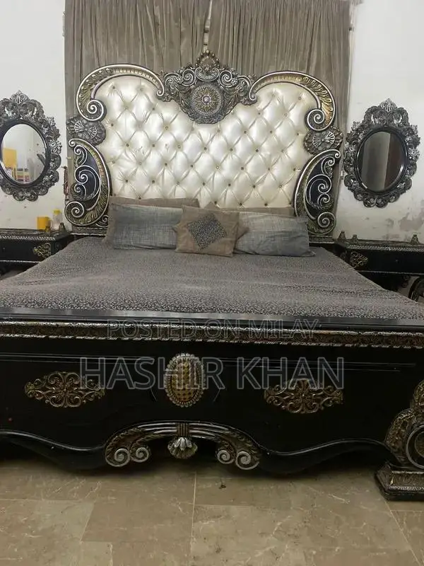 Wooden Bedroom Set with King Size Bed and 4-Door Cupboard