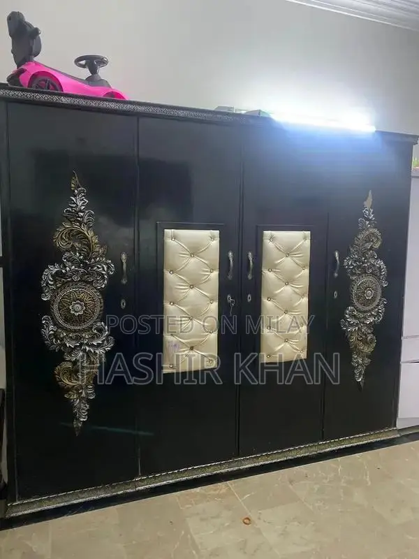 Wooden Bedroom Set with King Size Bed and 4-Door Cupboard