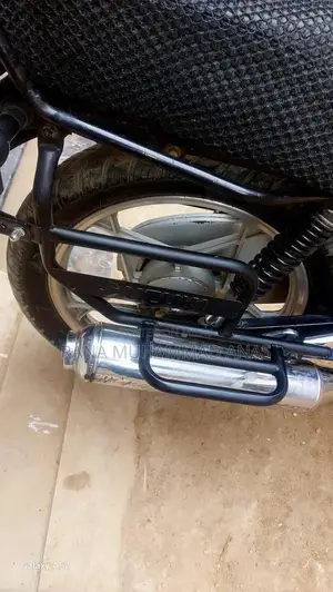 Photo - Suzuki GS 150 SE Motorcycle - Premium Condition