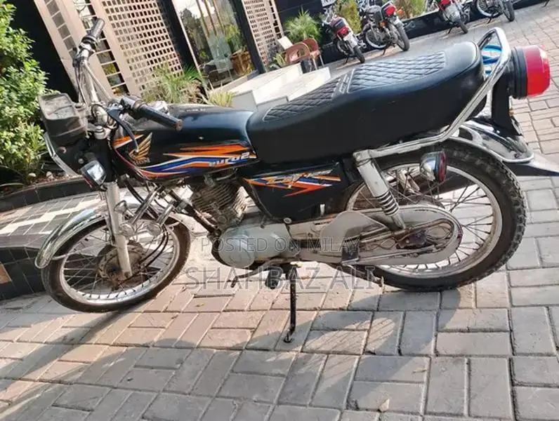 Honda CG 125 Motorcycle - Classic Two-Wheeler