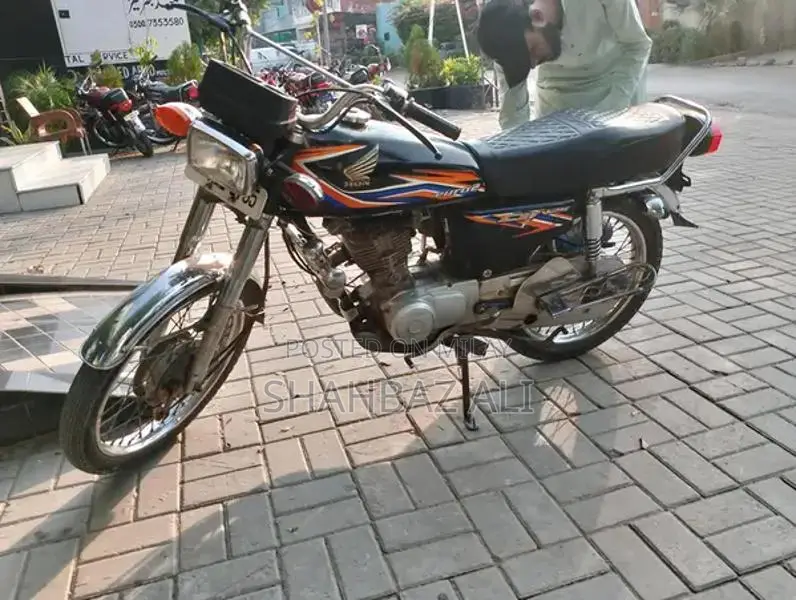 Honda CG 125 Motorcycle - Classic Two-Wheeler