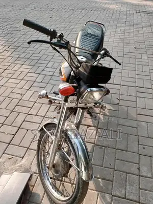 Honda CG 125 Motorcycle - Classic Two-Wheeler