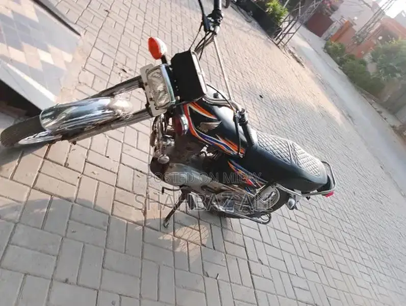 Honda CG 125 Motorcycle - Classic Two-Wheeler