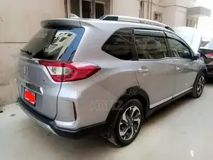 Photo - Honda BR-V S I-VTEC Automatic SUV