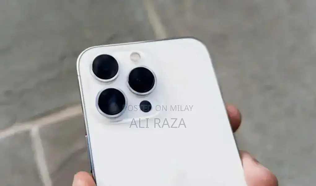 Apple iPhone 13 Smartphone - Premium Mobile Device