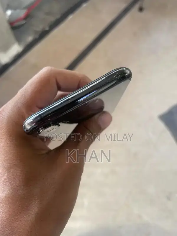 Apple iPhone XS 64GB Smartphone with Advanced Features