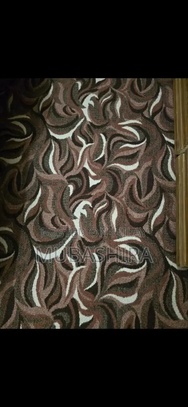 High-Quality Room Carpet - Pristine Condition Indoor Flooring