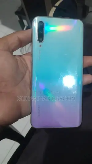 Huawei Y9s Smartphone with Large Storage and Gaming Performance