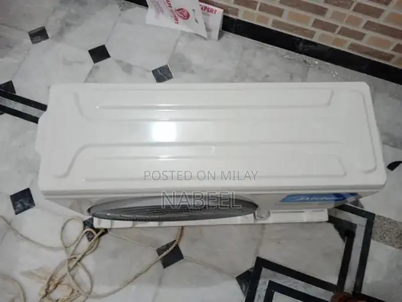 Midea 1 Ton Inverter Split Air Conditioner - Excellent Condition