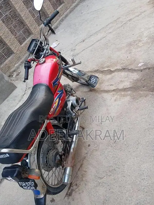 United 70cc Motorcycle - Compact Urban Commuter