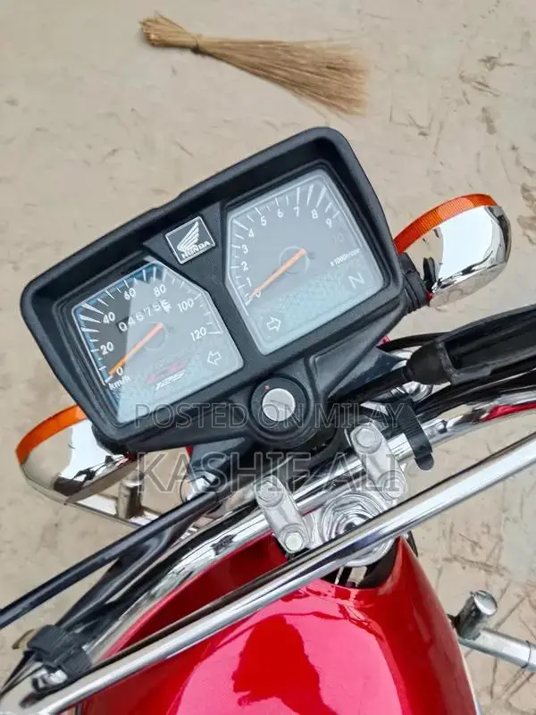 Honda 125 Motorcycle - Calar Red 2024 Model