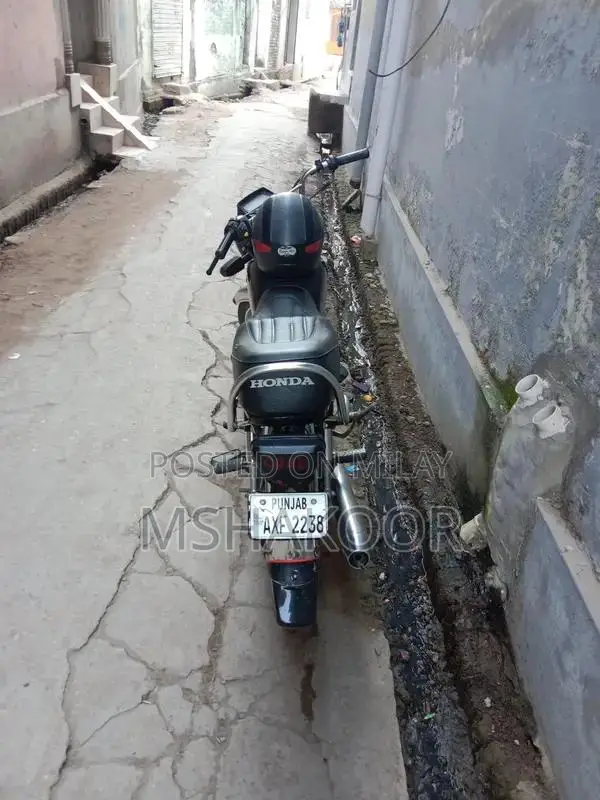 Honda 70T Motorcycle - 2021 Model Low Mileage Commuter Bike