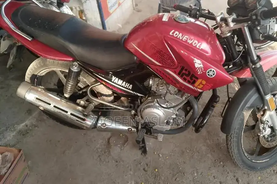 Yamaha YBR 125 Motorcycle - Single Cylinder Lightweight Bike