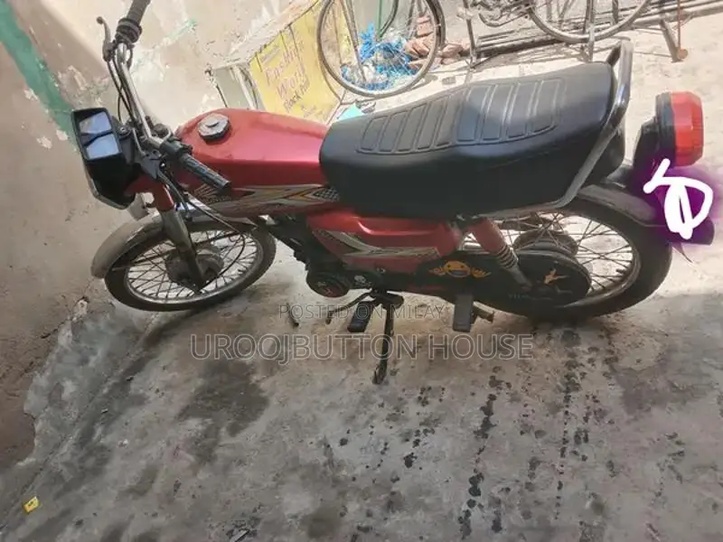 Honda 125cc Motorcycle - 2007 Model Lightweight Commuter Bike