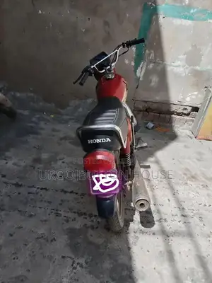 Honda 125cc Motorcycle - 2007 Model Lightweight Commuter Bike