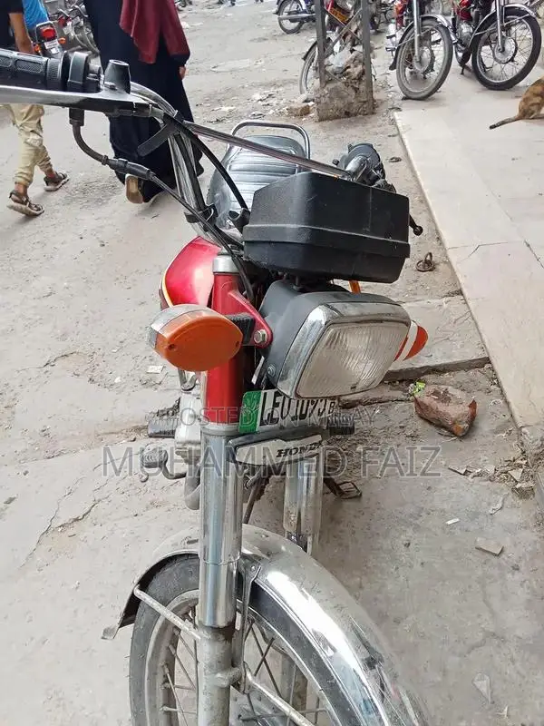 Honda 125 Motorcycle - First Owner Vehicle