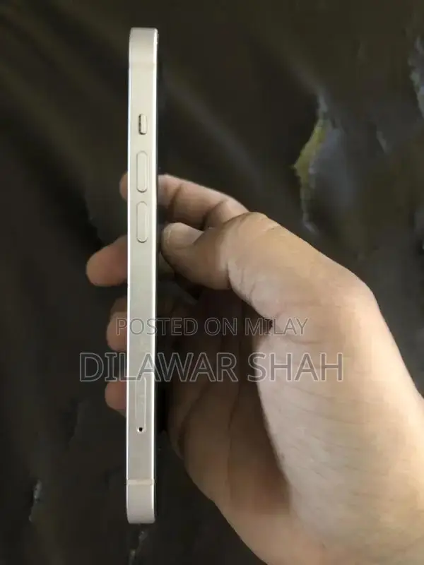 Apple iPhone 13 128GB Smartphone - Excellent Condition