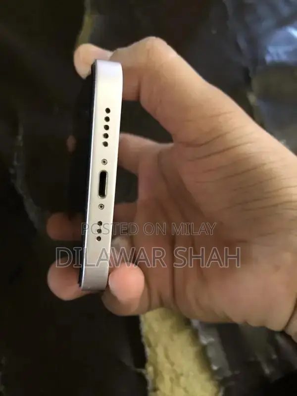 Apple iPhone 13 128GB Smartphone - Excellent Condition