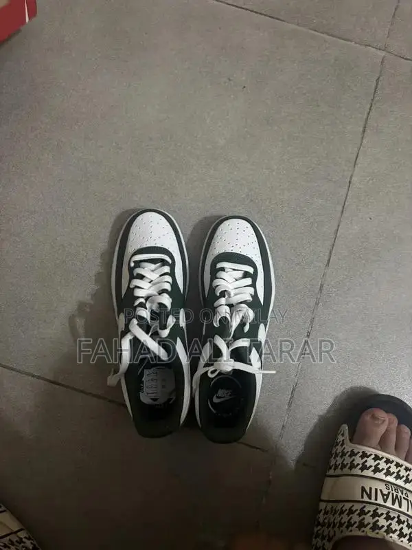 Nike Air Force 1 Sneakers - Classic Urban Streetwear Shoes