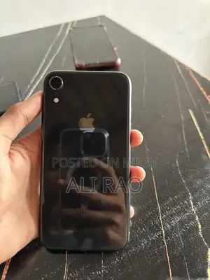 Apple iPhone XR: Pristine Condition Smartphone with High Battery Healt