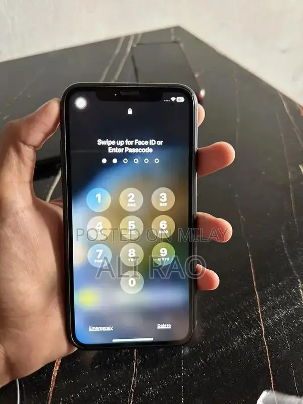 Apple iPhone XR: Pristine Condition Smartphone with High Battery Healt