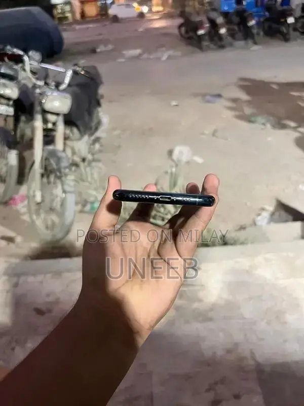 Apple iPhone 11 Pro 64GB Unlocked Smartphone