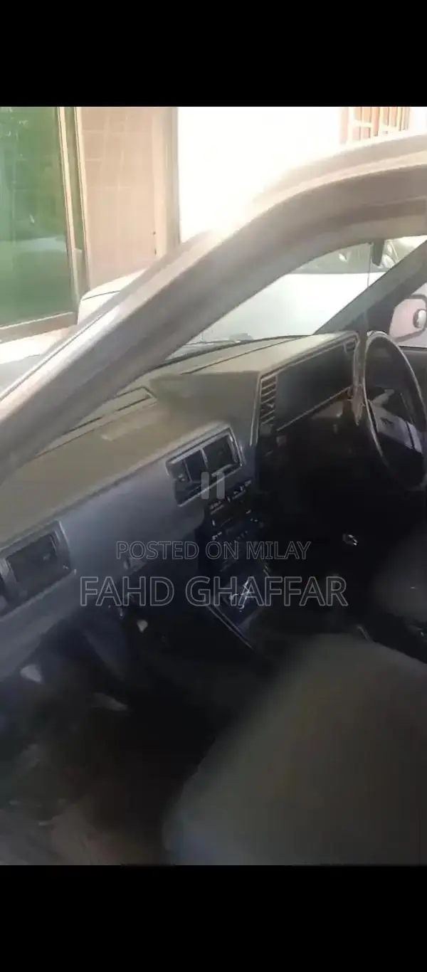 Nissan Sunny CD-17 Diesel Sedan with Reliable Performance