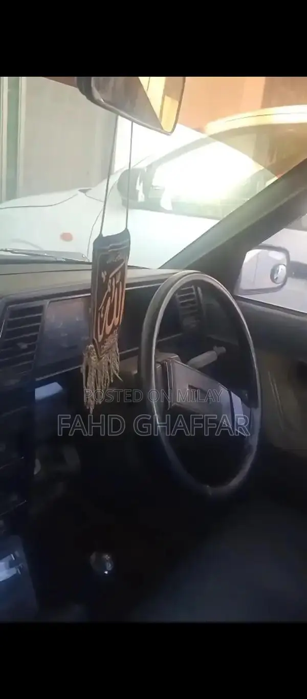 Nissan Sunny CD-17 Diesel Sedan with Reliable Performance